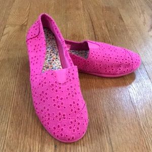 EUC Mudd pink eyelet slip on shoes